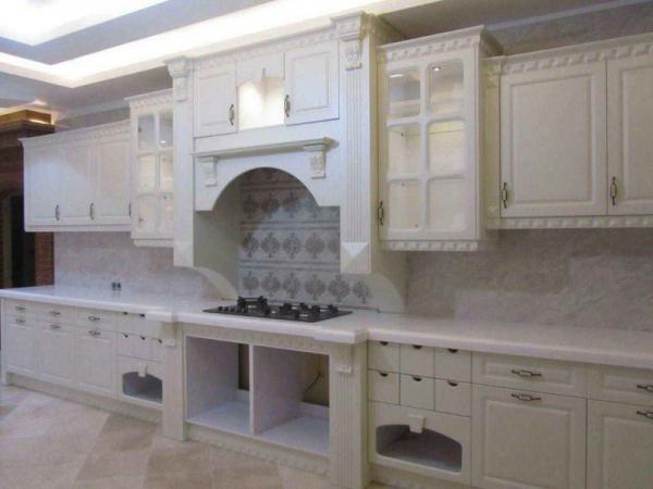 مقایسه کیفیت کابینت آشپزخانه پلی استر با چوبی